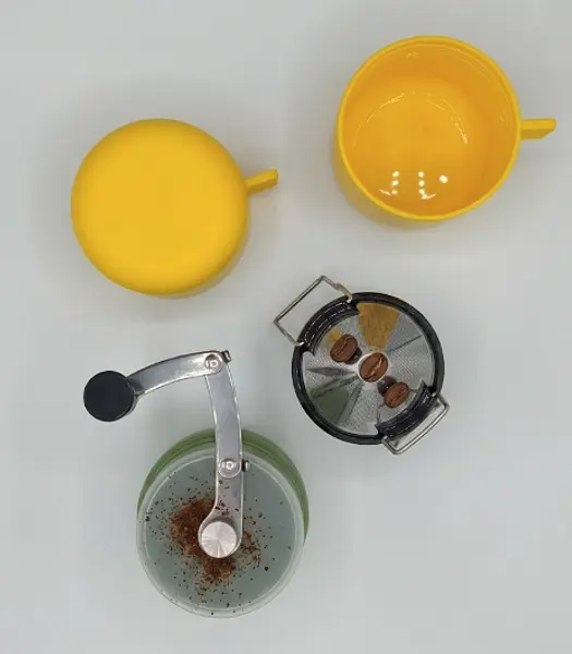 Kit Viajero: Molino Manual Portatil Para Café Todo En Uno